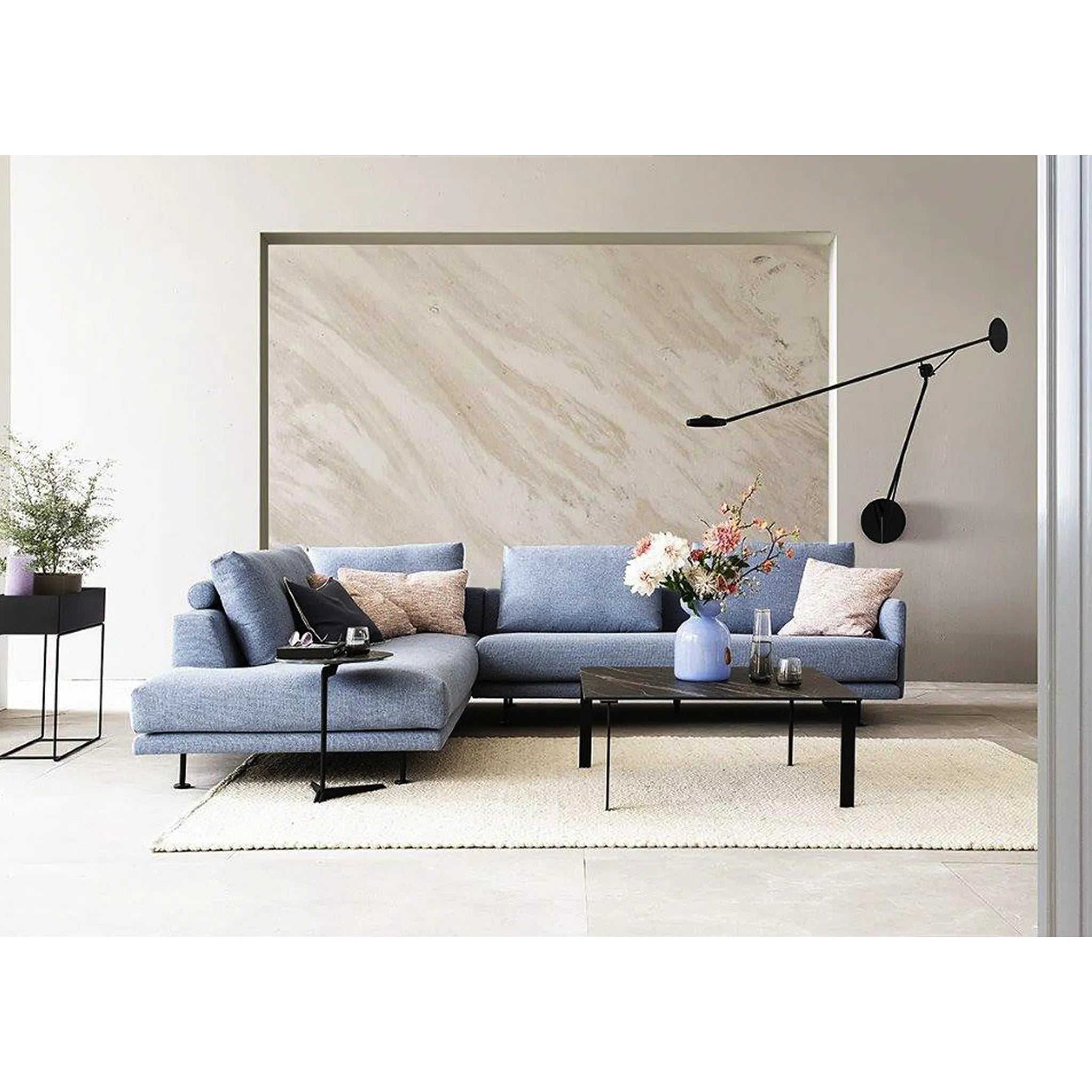 Helles blauer Jovella Eckabschluss Modulsofa von Wohnart mit bequemen Sitzkissen und modernem Design.
